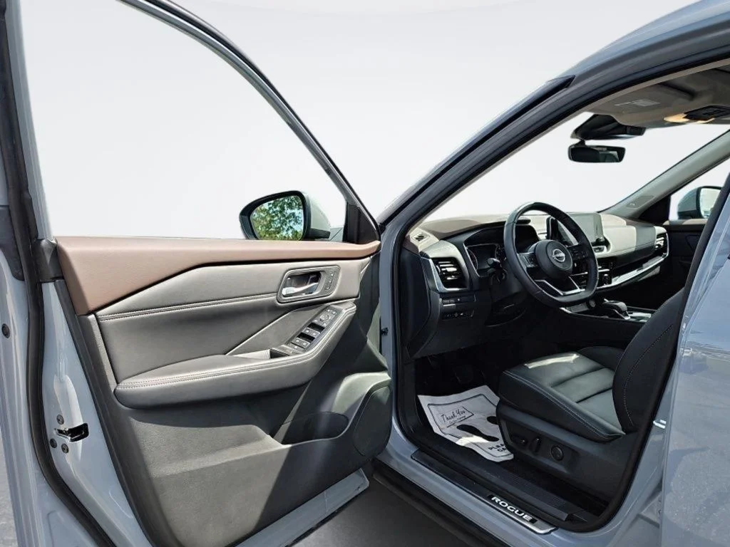 Used 2023 Gray Nissan SL image 12