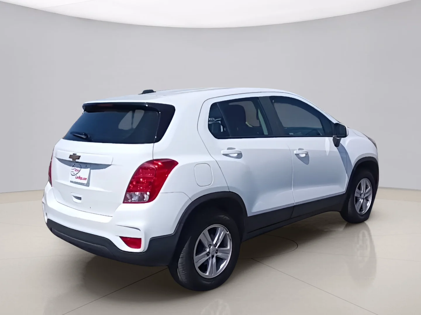 Used 2017 White Chevrolet LS image 7