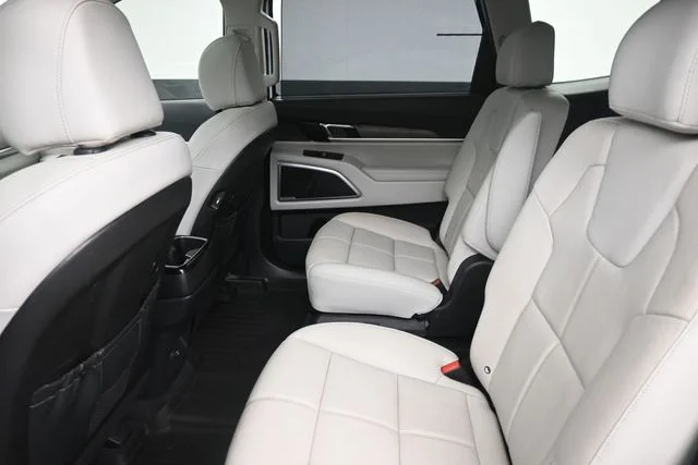 Used 2021 White Kia EX image 17