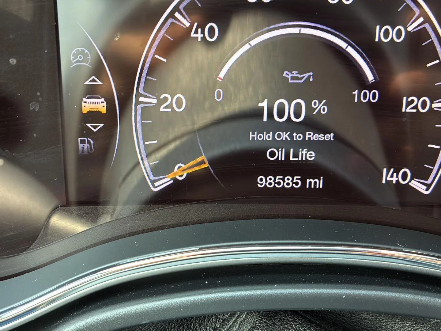 Used 2018 Granite Crystal Metallic Clearcoat Jeep Altitude image 39