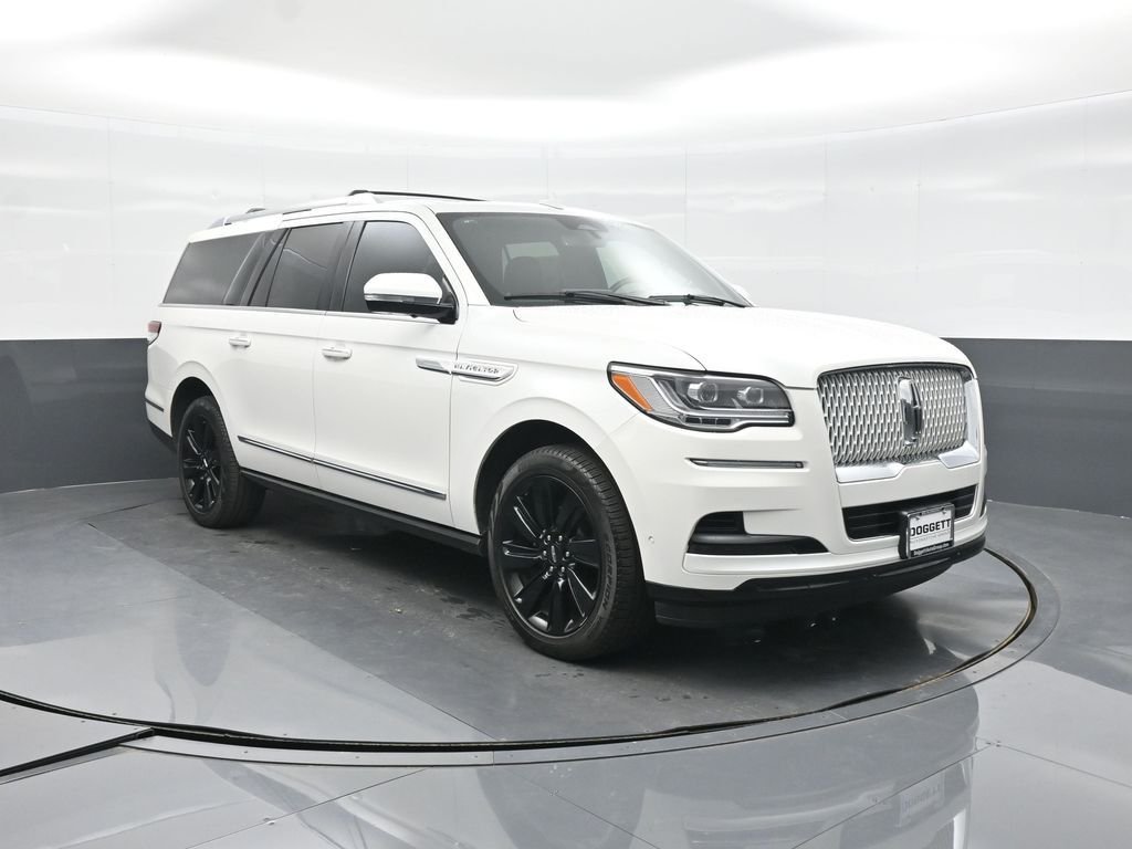 Used 2024 White Lincoln Reserve image 13