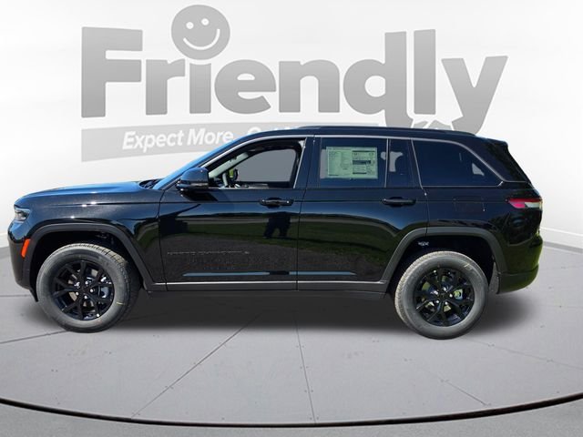 New 2026 Diamond Black Crystal Pearl-Coat Exterior Paint Jeep Altitude image 8