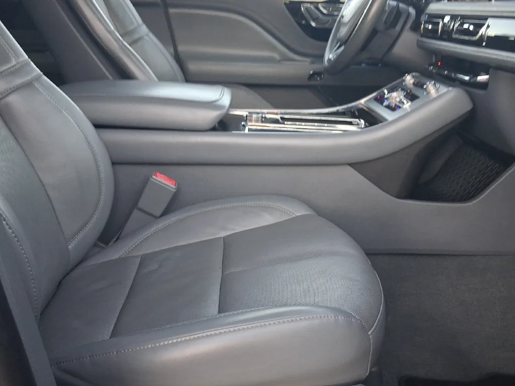 Used 2021 Black Lincoln Reserve image 32