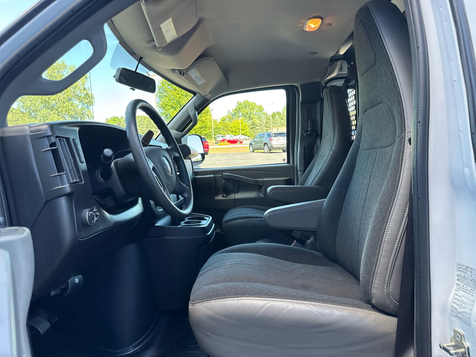 2024 GMC Savana Cargo Work Van - Photo 18