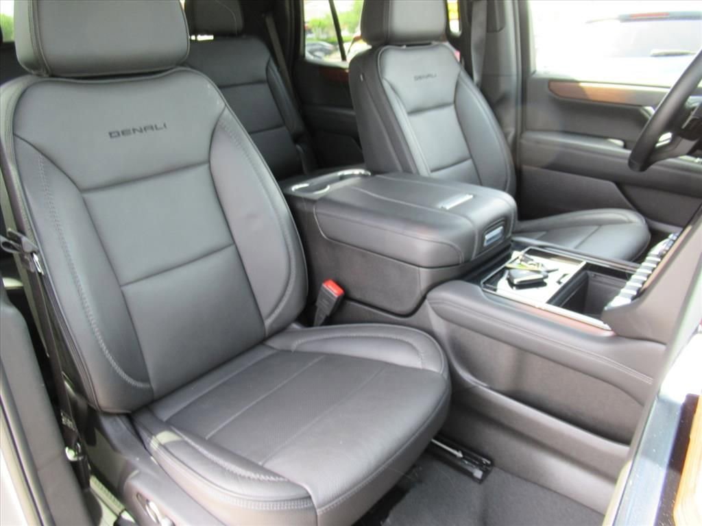 Used 2025 Sterling Metallic GMC Denali image 9