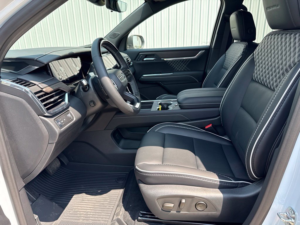 2026 GMC Acadia Denali - Photo 14