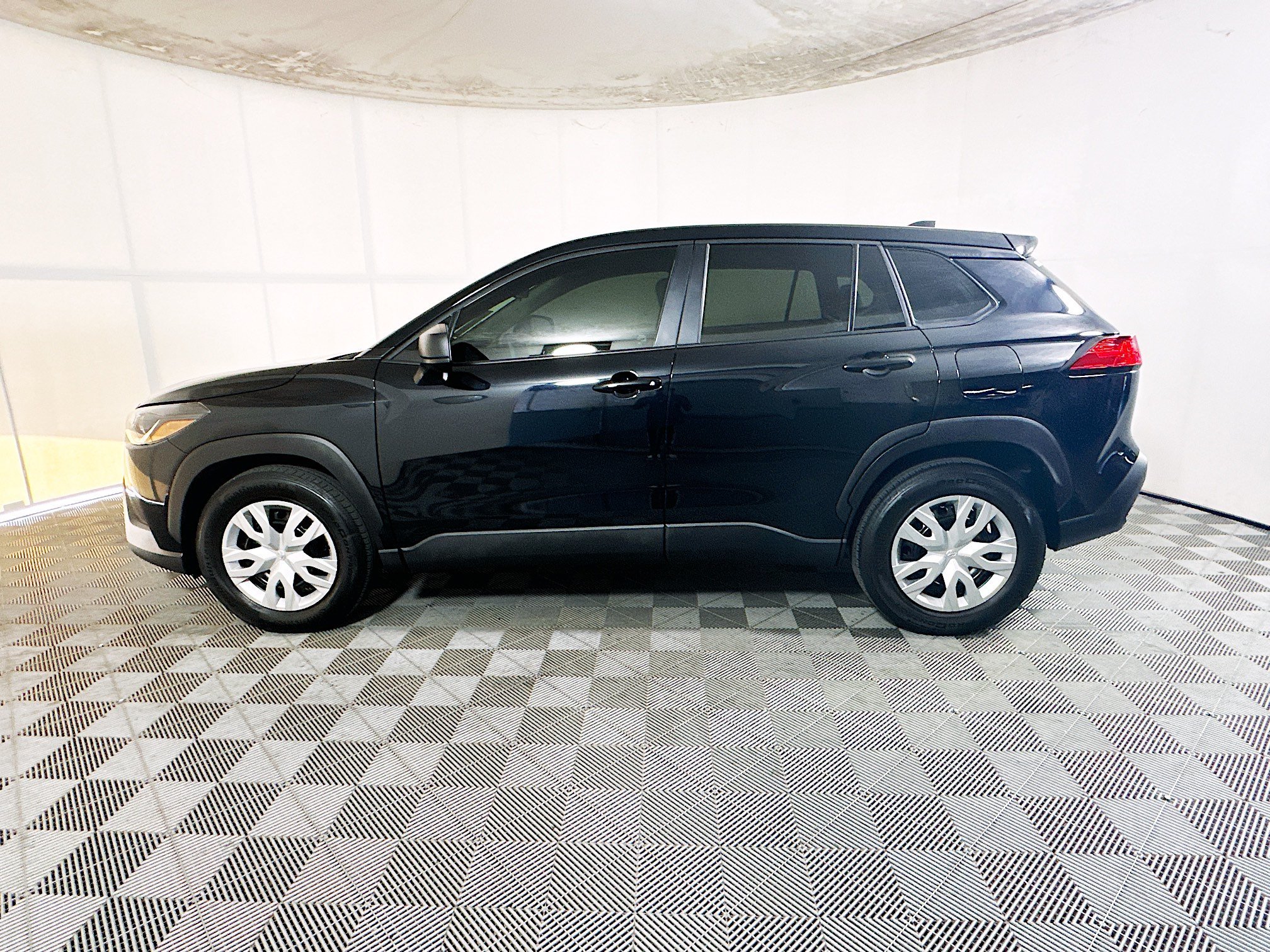 Used 2025 Jet Black Toyota L image 6