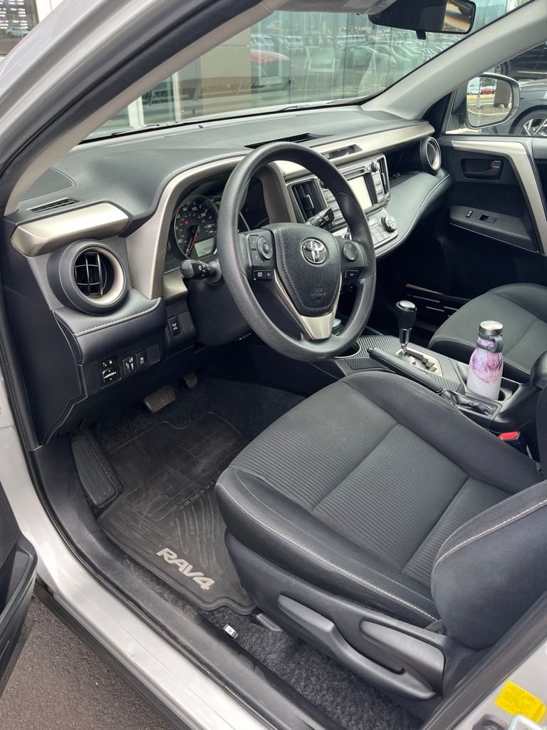 Used 2013 Classic Silver Metallic Toyota XLE image 9