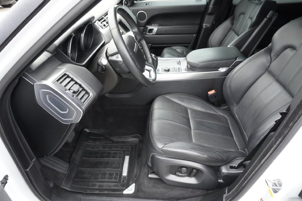 Used 2017 White Land Rover SE image 19