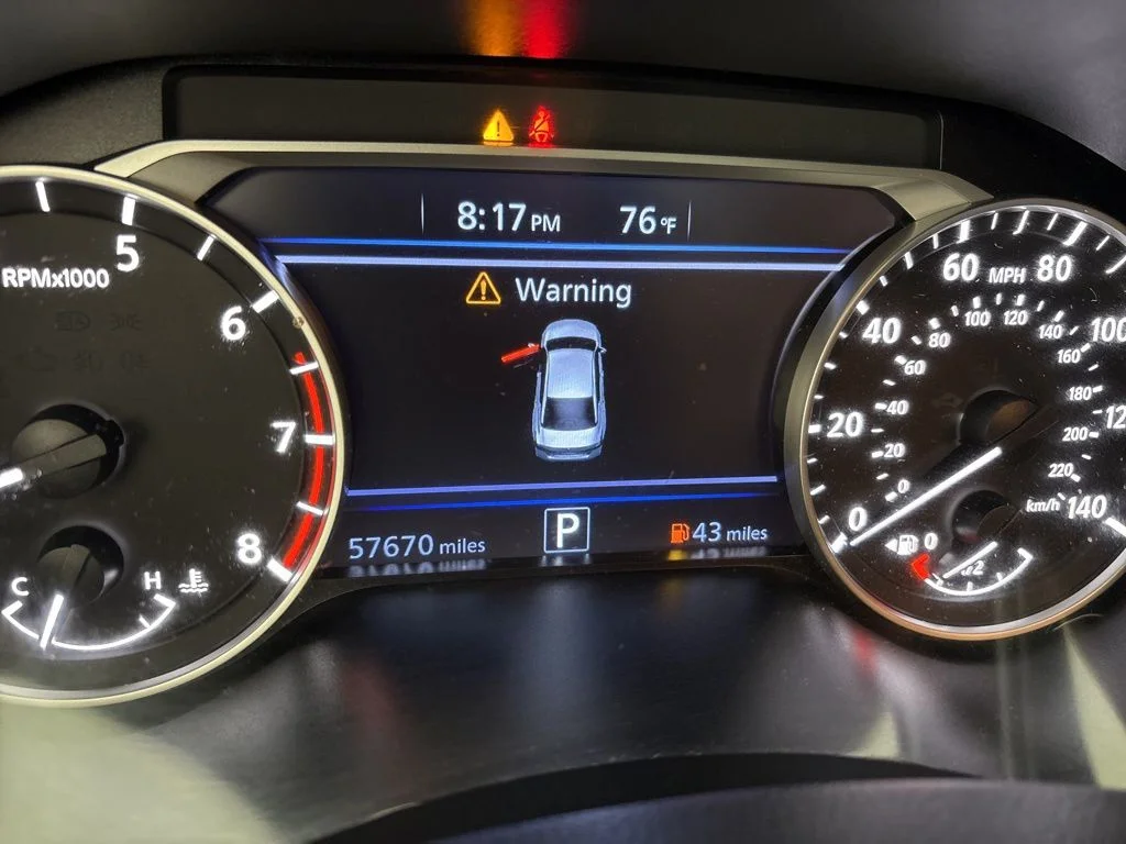 Used 2021 Silver Nissan 2.5 SR image 28