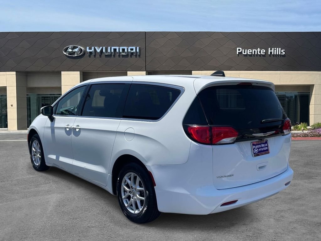 Used 2023 White Chrysler LX image 4