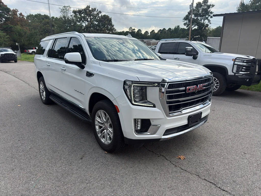 Used 2022 White Frost Tricoat GMC SLT image 2
