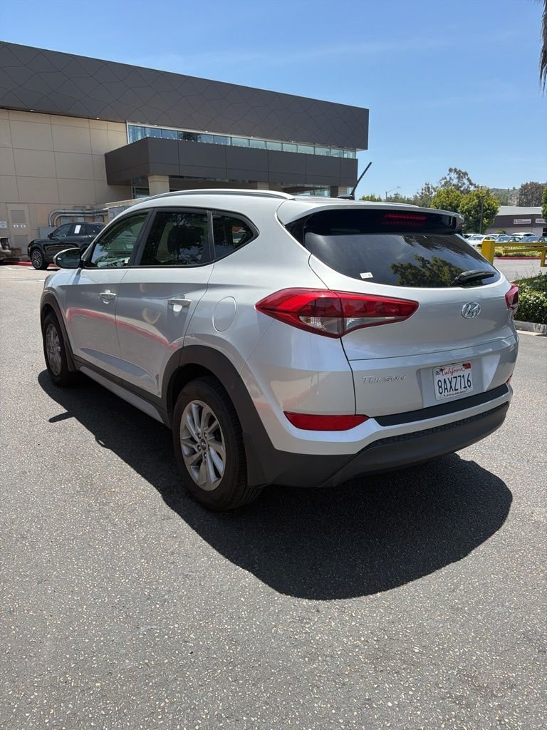 Used 2017 Black Hyundai SE image 6
