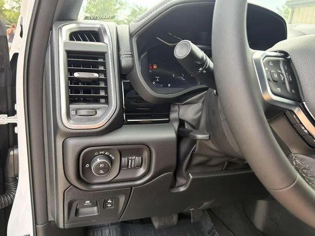 New 2026 Bright White Clear-Coat Exterior Paint RAM Laramie image 30