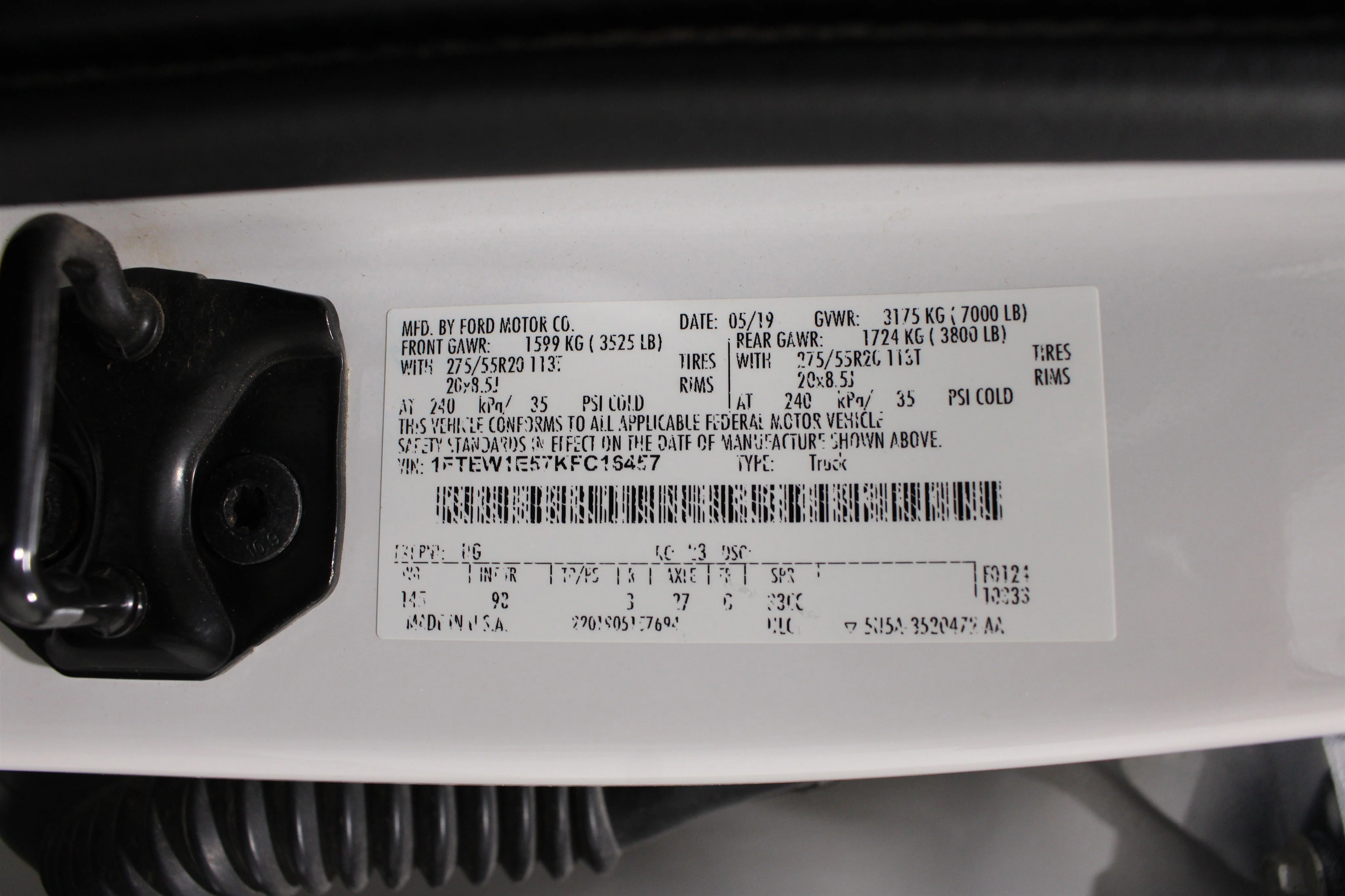 Used 2019 White Platinum Metallic Tri-Coat Ford Platinum image 37