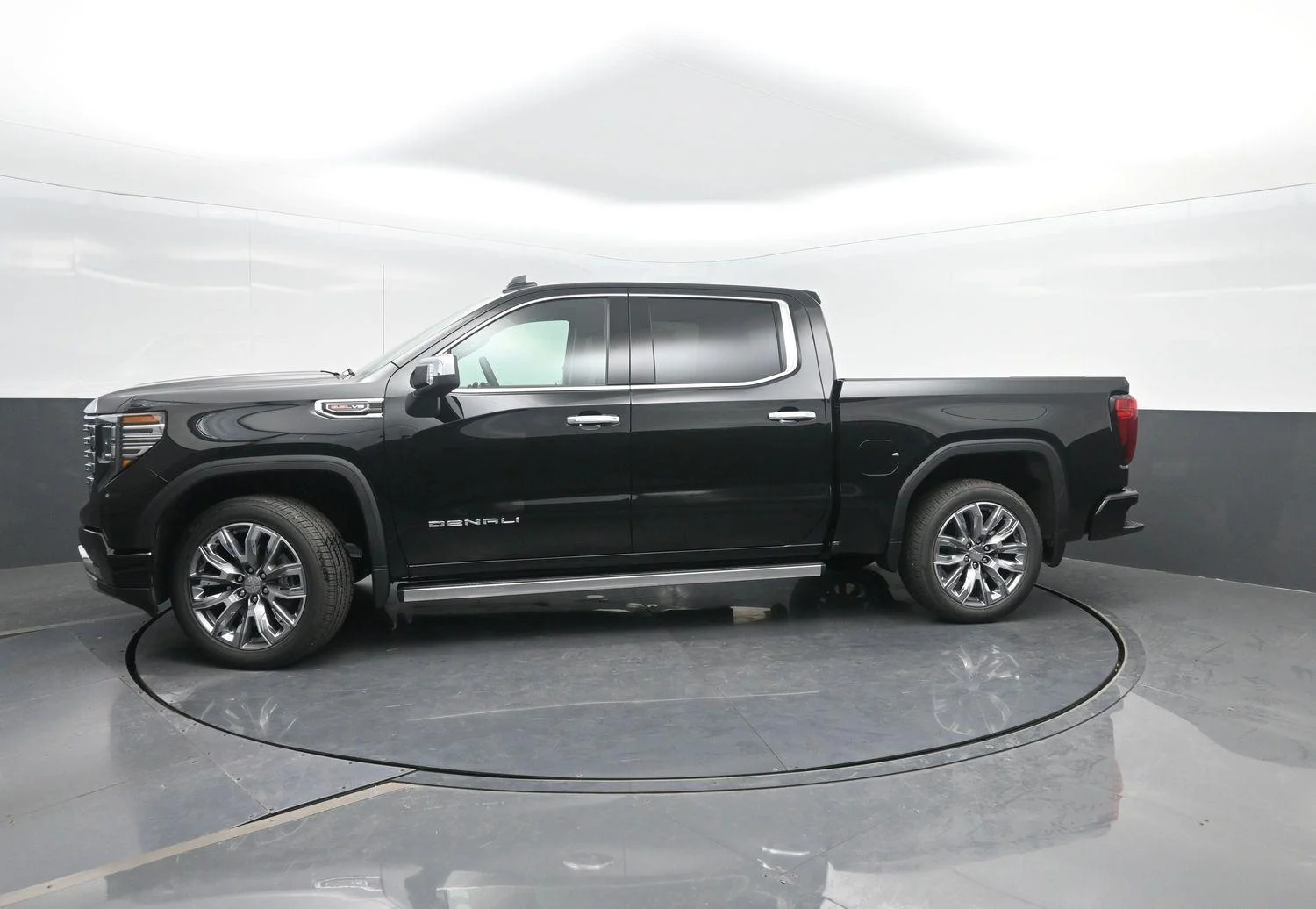 2026 GMC Sierra 4WD Crew Cab Short Box Denali's photo