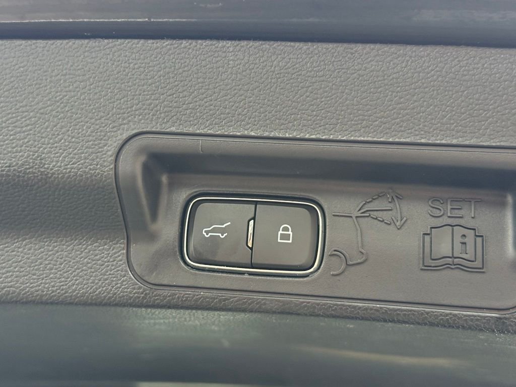 Used 2022 Green Ford Limited image 32