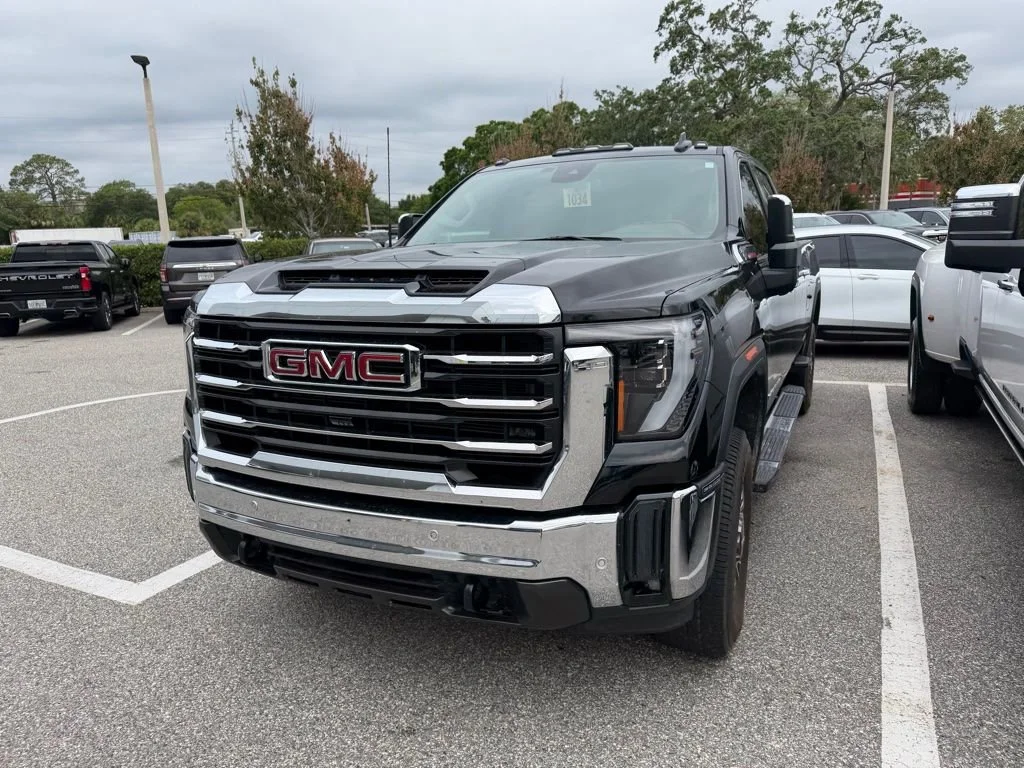 Certified Used 2024 Onyx Black GMC SLT image 5