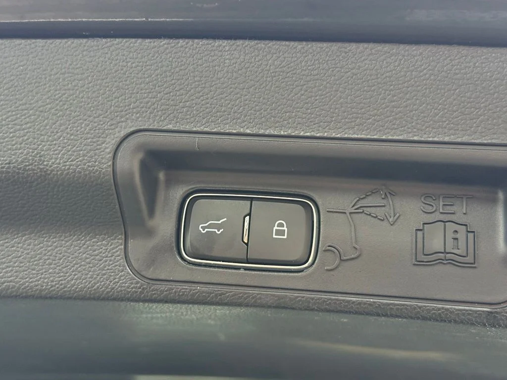 Used 2022 Green Ford Limited image 32