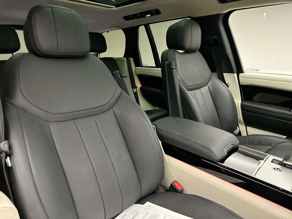Used 2024 Santorini Black Metallic Land Rover SE image 18