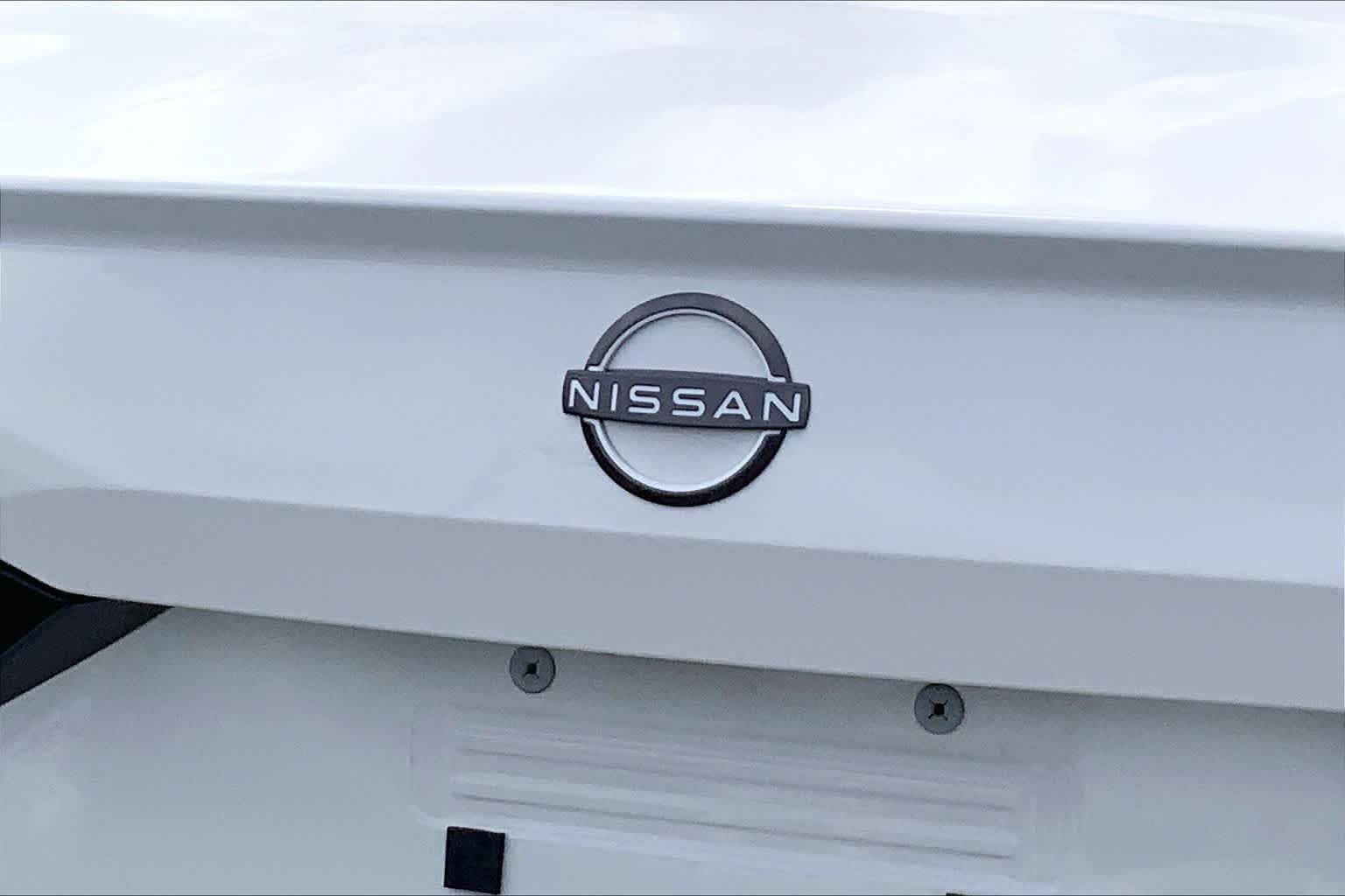 Used 2024 Glacier White Nissan 2.5 S image 27