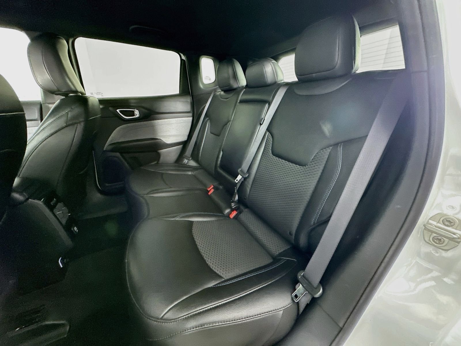 Used 2024 Bright White Clearcoat Jeep Latitude image 23