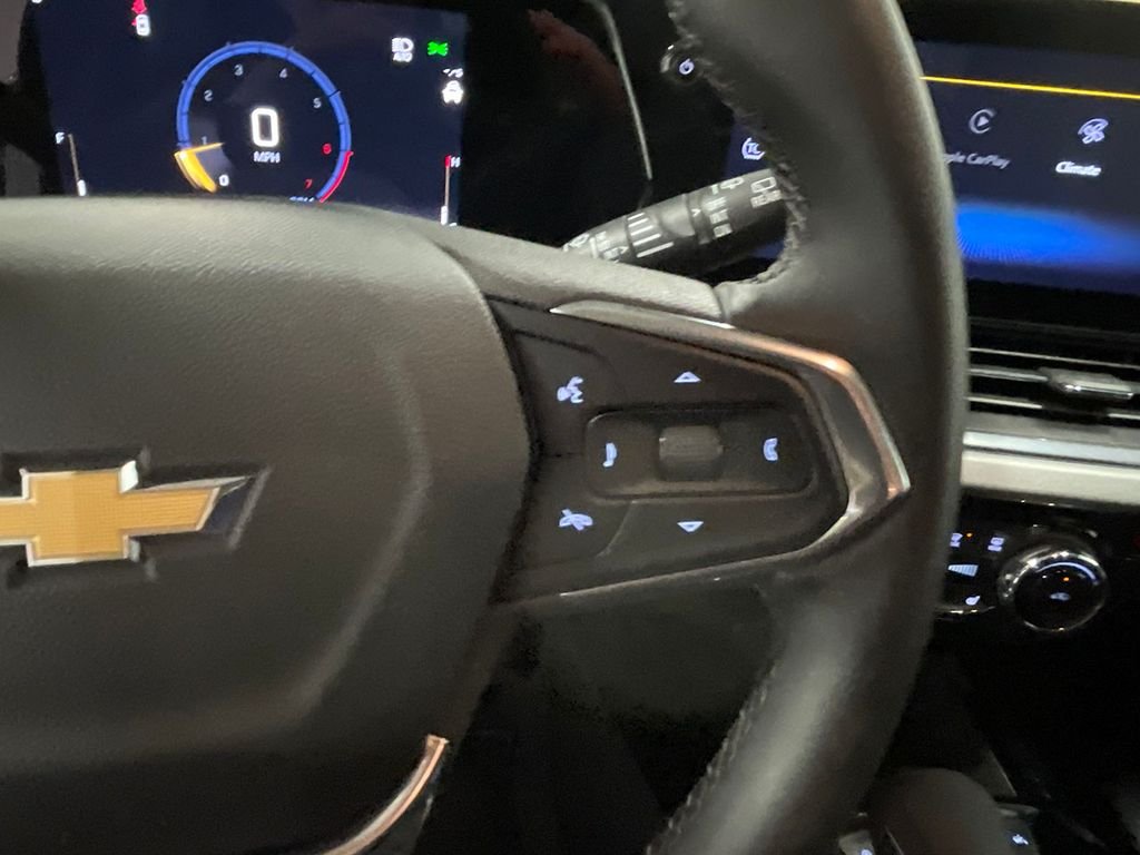 Used 2025 White Chevrolet LT image 35