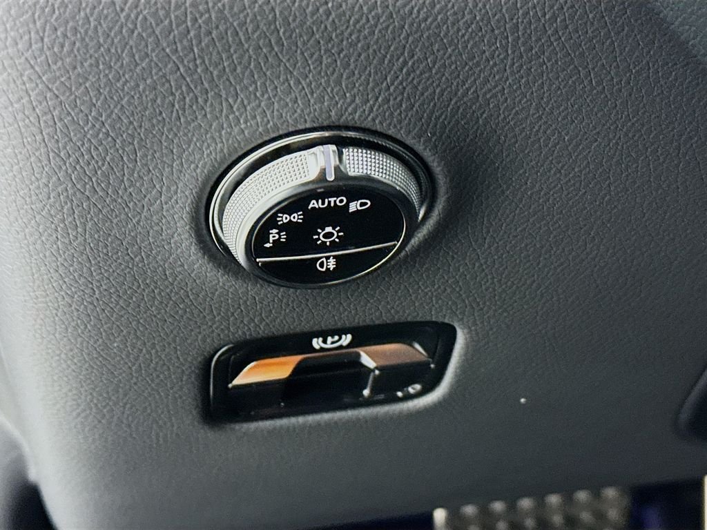 Used 2026 Silver Mercedes-Benz GLC 300 image 11