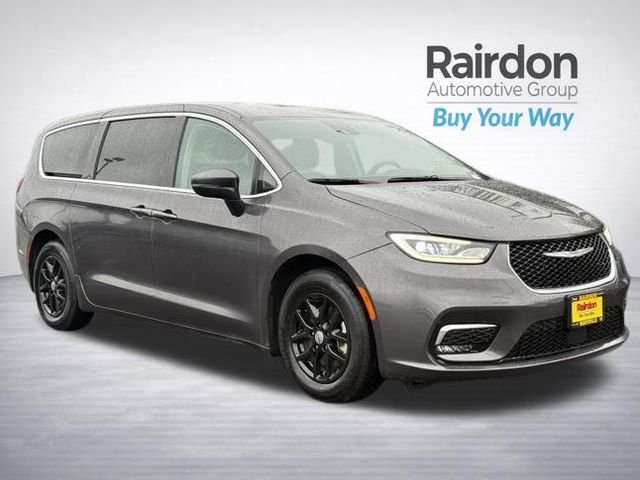 2023 Chrysler Pacifica Touring L's photo