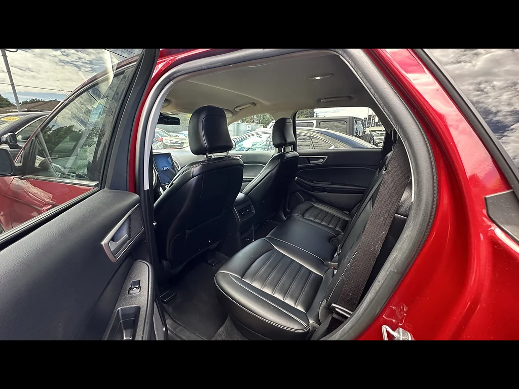 Used 2022 Rapid Red Metallic Tinted Clearcoat Ford SEL image 5