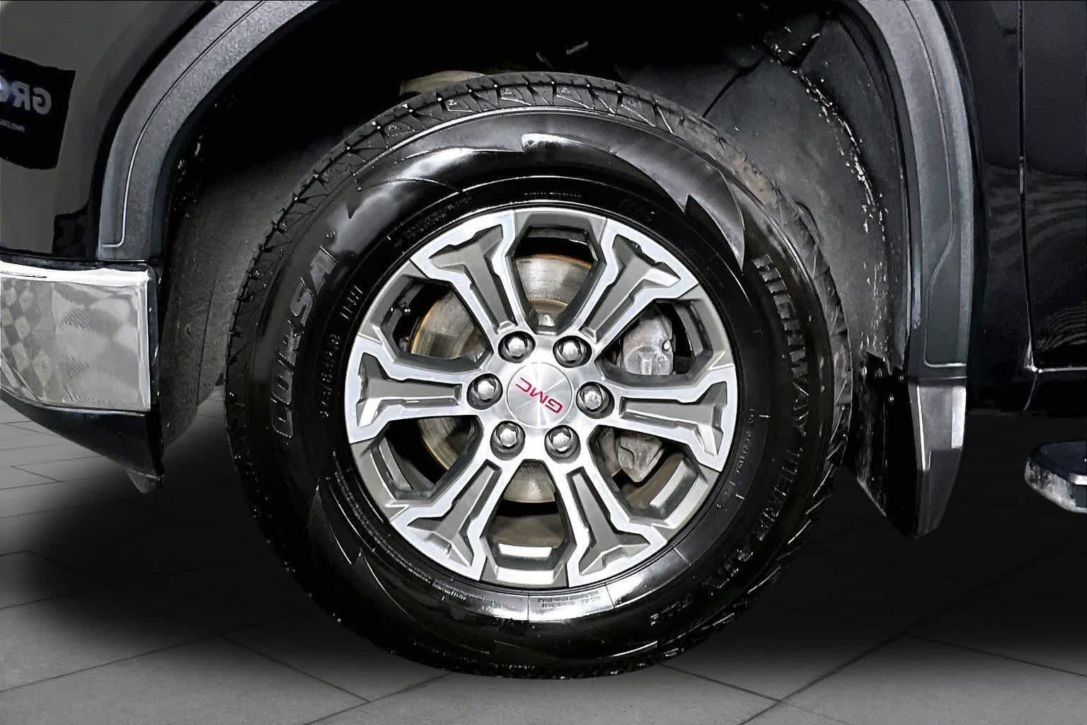 Used 2020 Onyx Black GMC SLE image 11