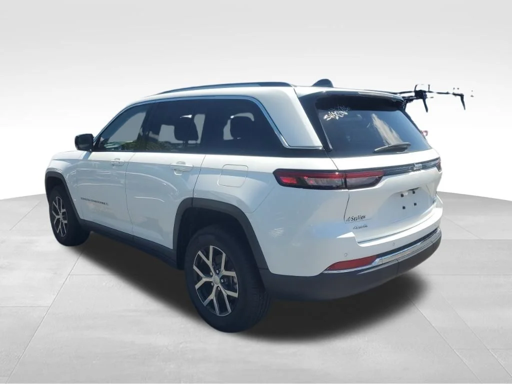 Used 2023 White Jeep Limited image 3