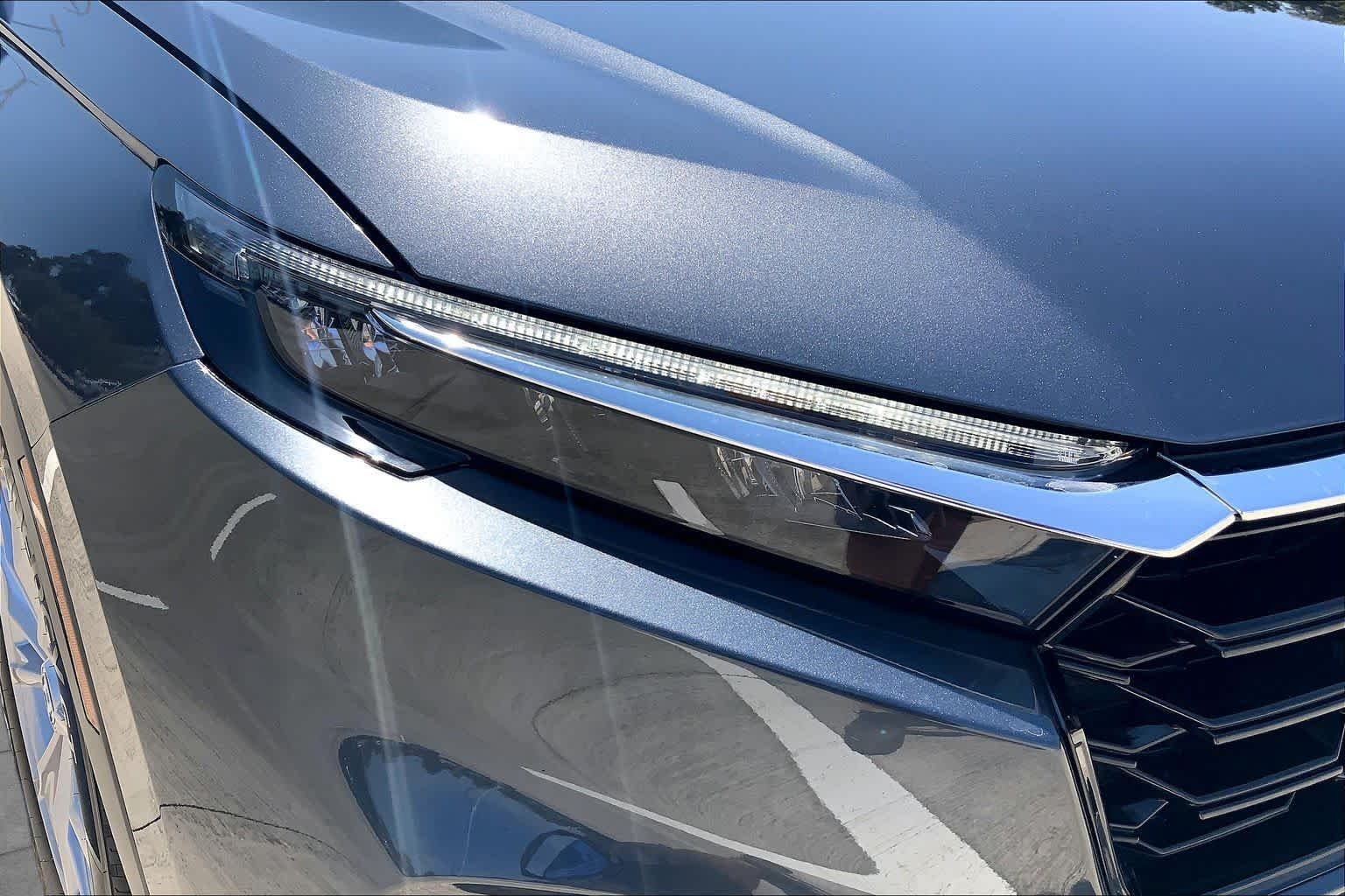 Used 2025 Meteorite Gray Metallic Honda EX image 27