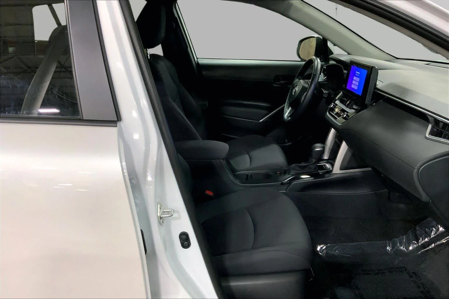 Used 2024 Wind Chill Pearl Toyota LE image 9