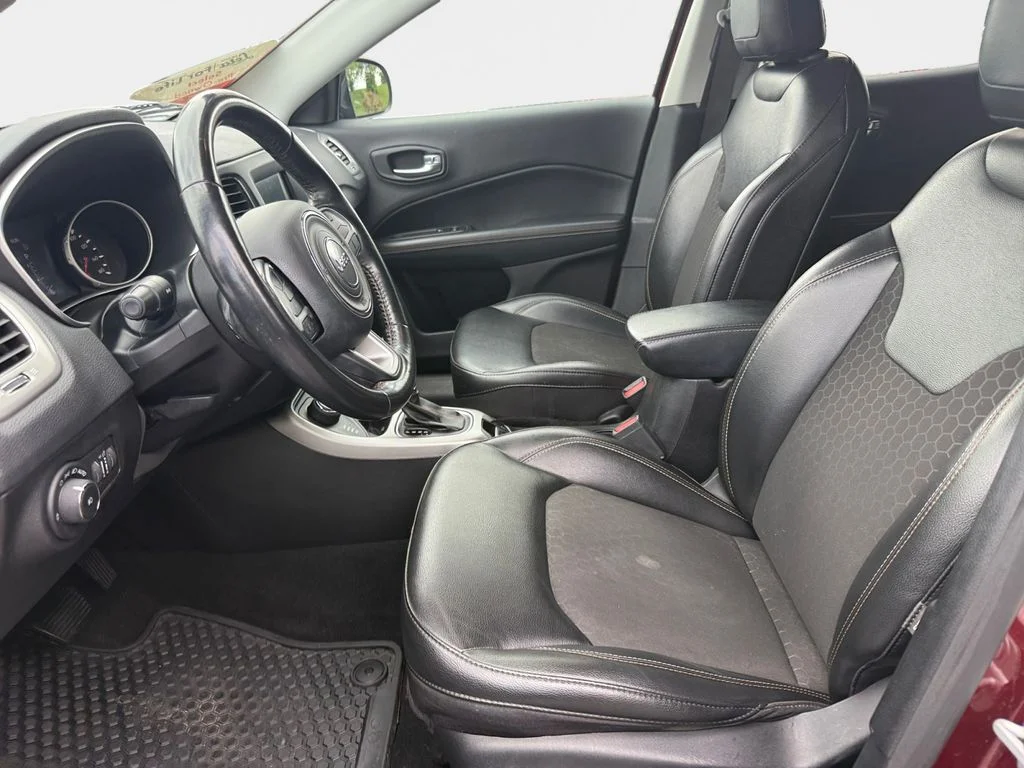 Used 2021 Velvet Red Pearlcoat Jeep Latitude image 12