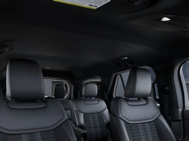New 2027 Star White Metallic Tri-Coat Ford ST-Line image 22