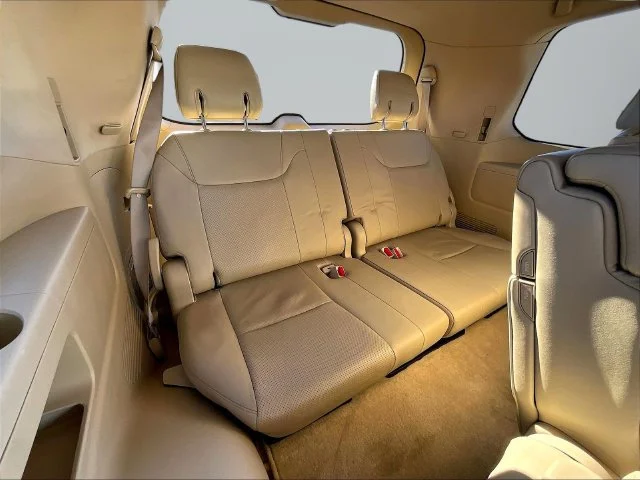 Used 2010  Lexus 570 image 33