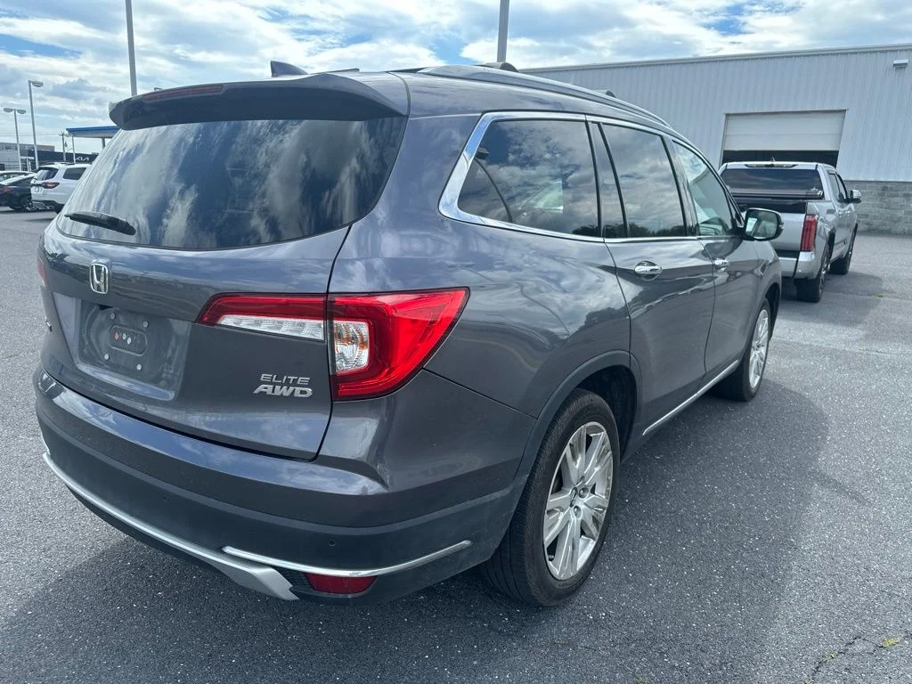 Certified Used 2021 Modern Steel Metallic Honda AWD Elite image 3