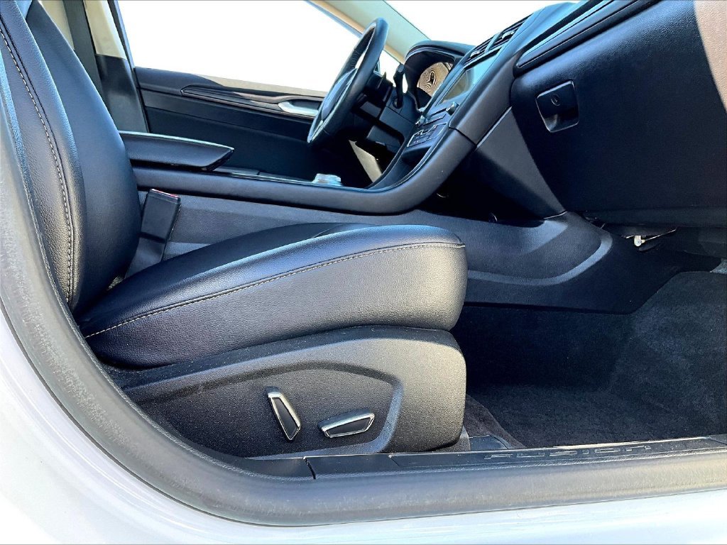 Used 2018 White Ford SE image 34