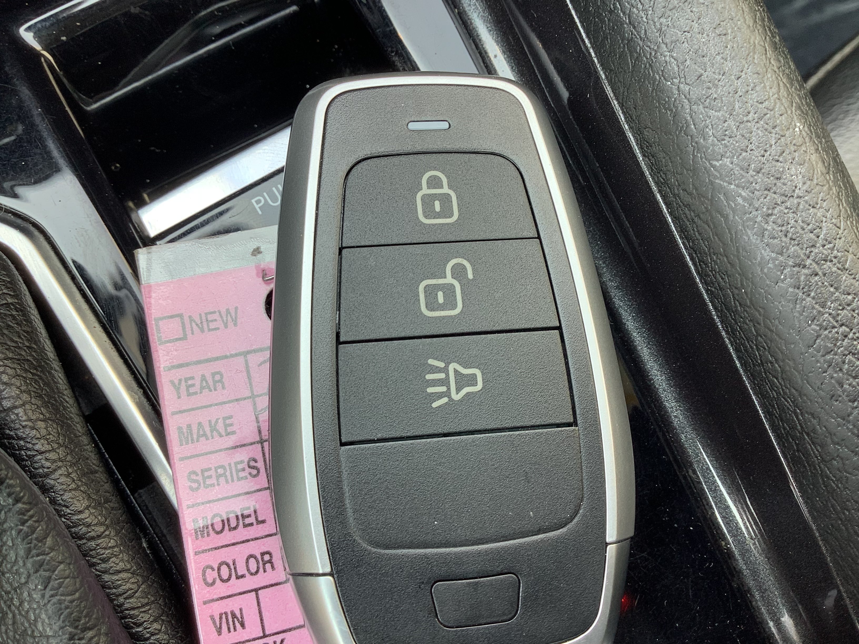 Used 2022 White Jeep Latitude image 16