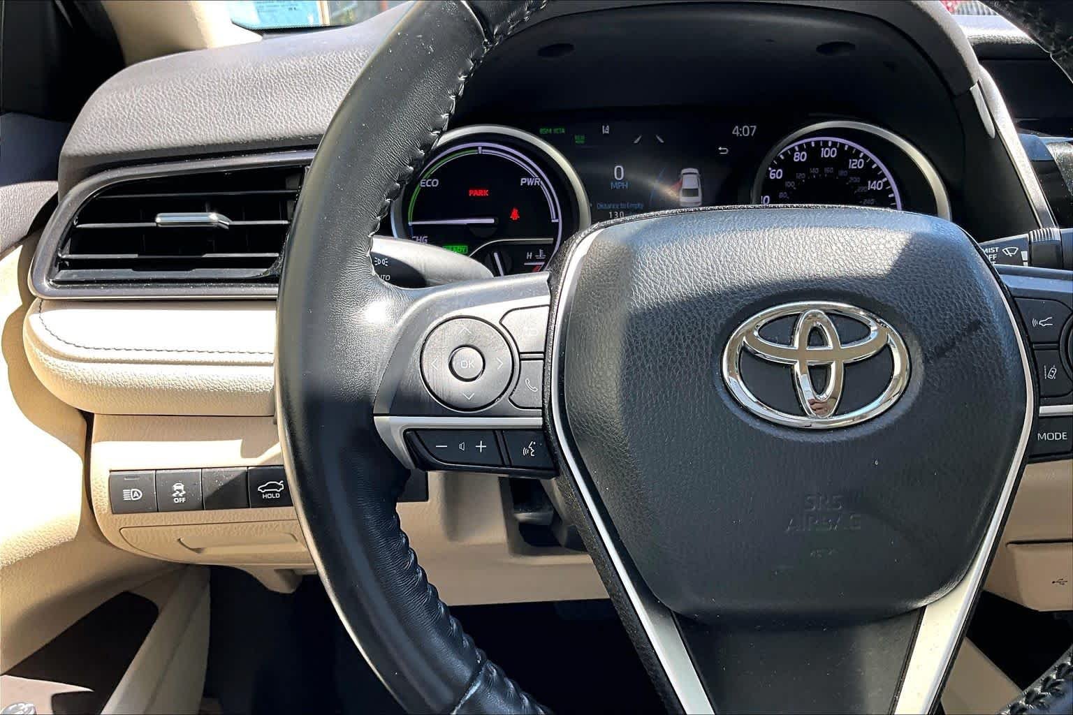 Used 2021 Wind Chill Pearl Toyota Hybrid XLE image 24