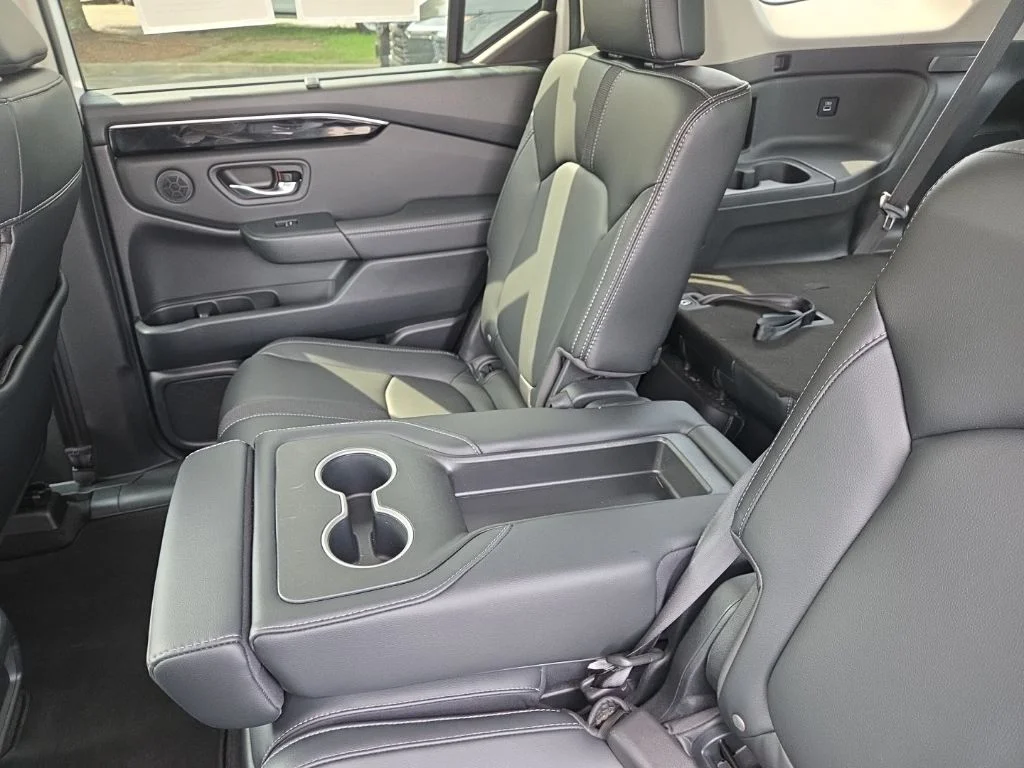 Used 2023 White Honda EX-L image 29
