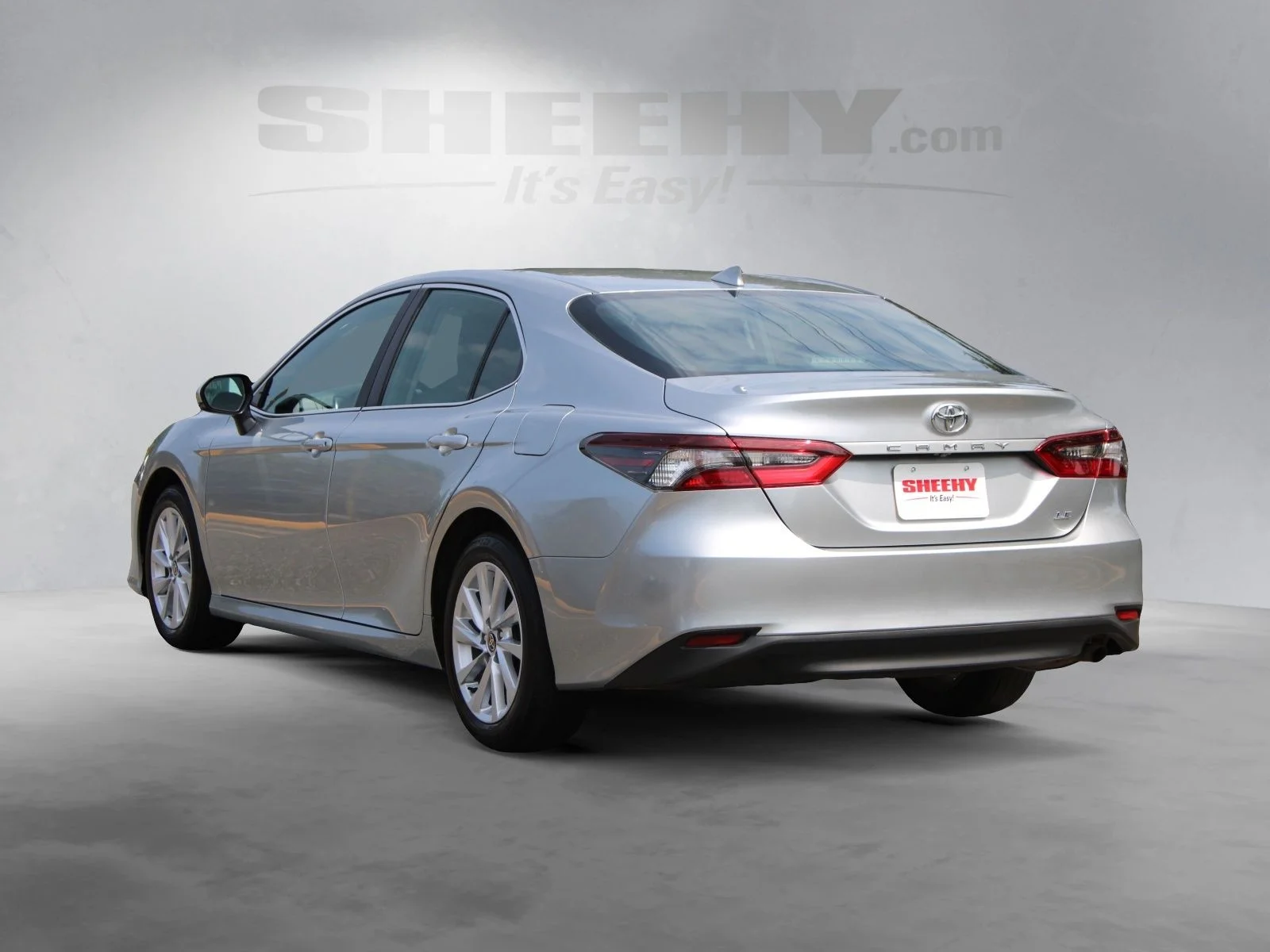 Used 2023 Silver Toyota LE image 14