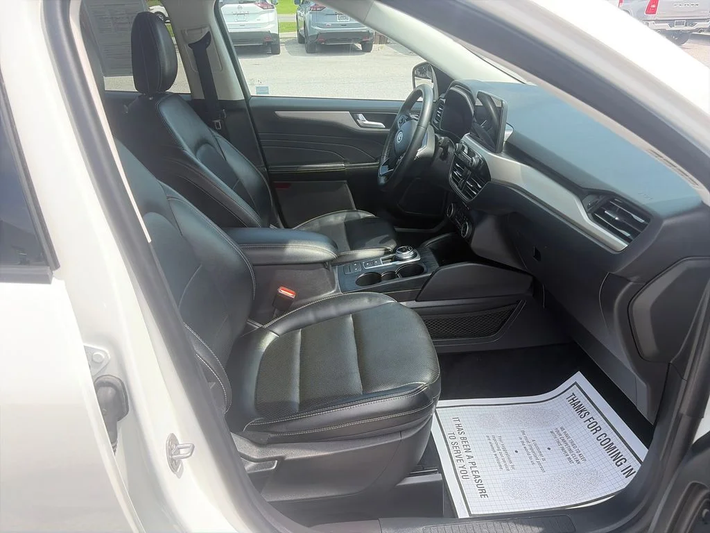 Used 2022 White Ford SEL image 39