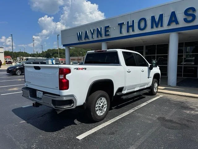 Used 2025 White Chevrolet LT image 4