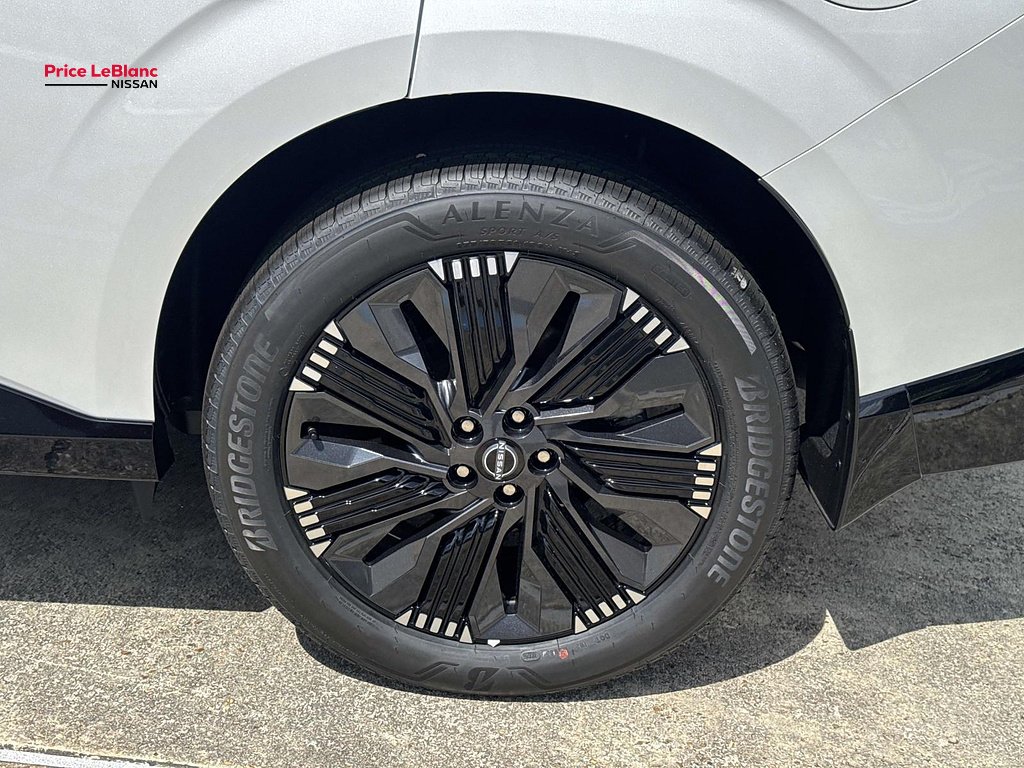 New 2026 Everest White Pearl TriCoat / Super Black Two-tone Nissan Platinum image 4