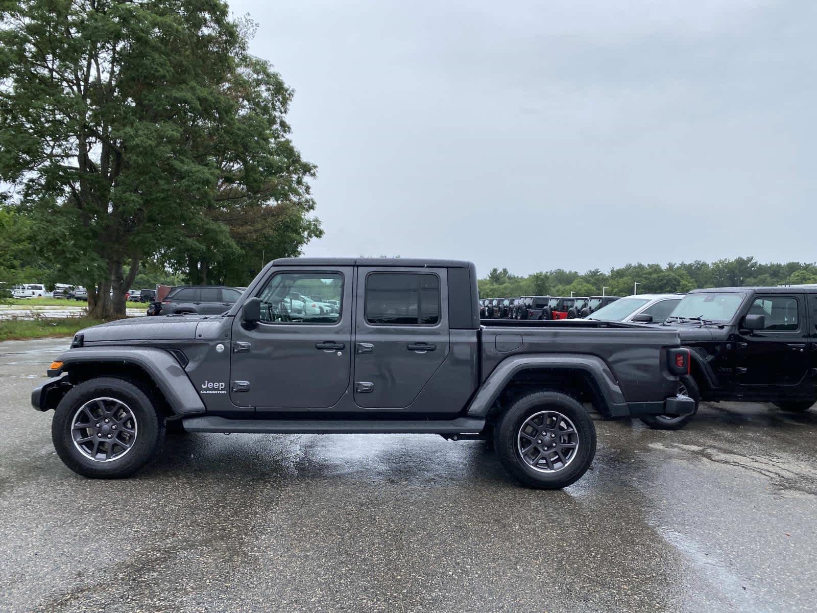 Used 2022 Granite Crystal Metallic Clearcoat Jeep Overland image 8