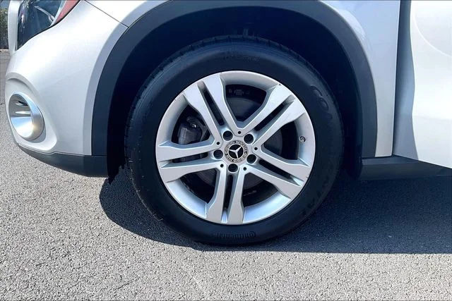 Used 2018 Silver Mercedes-Benz GLA 250 image 8