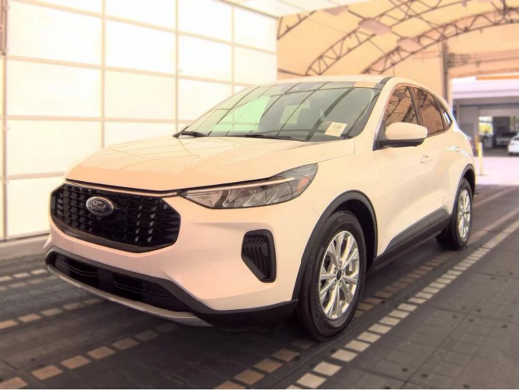 Used 2023 White Metallic Ford Active image 2