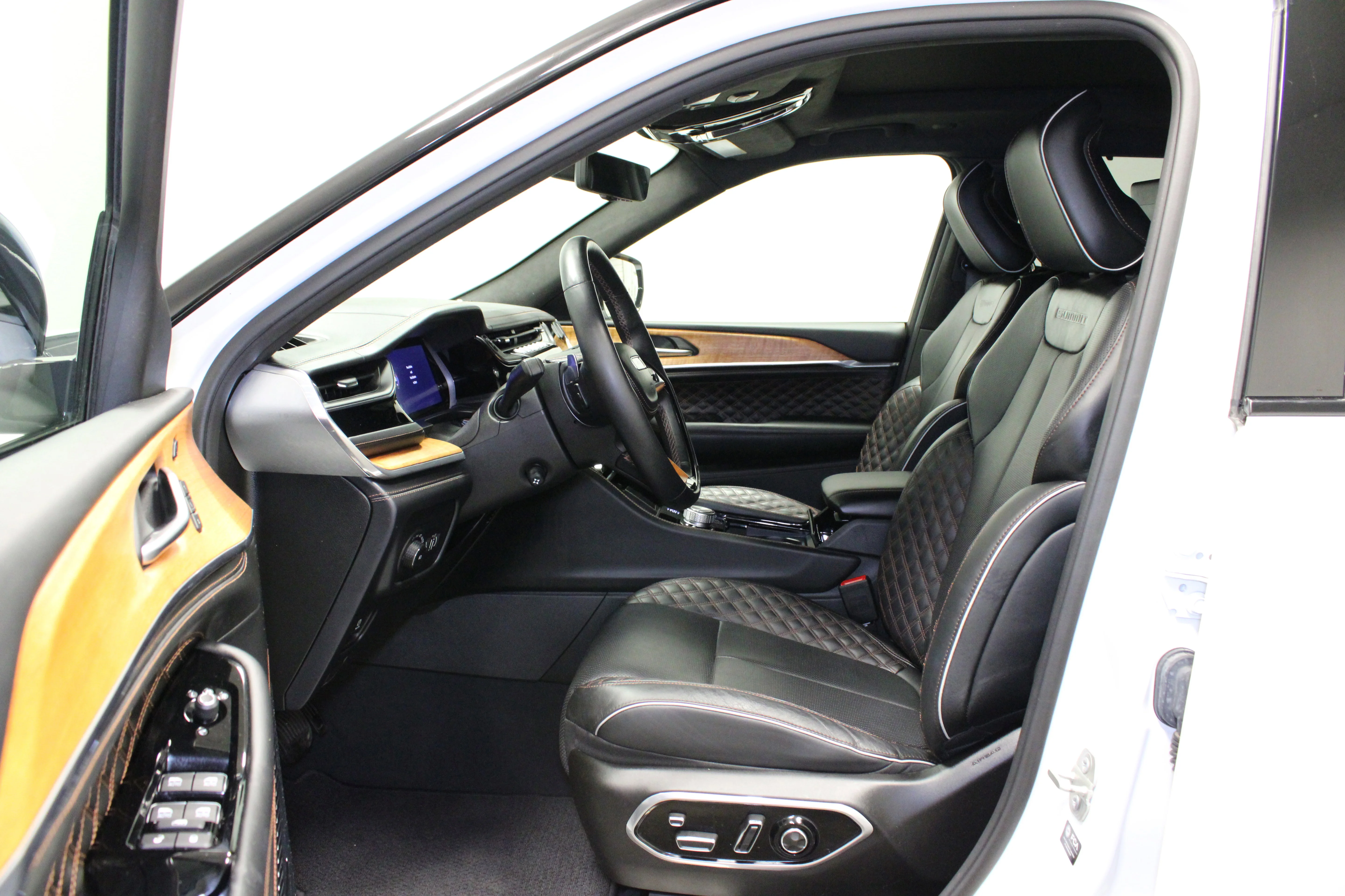 Used 2023 Bright White Clearcoat Jeep Summit image 21